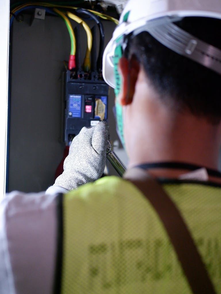 How to Determine if Your Electrician is Qualified and Licensed
